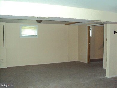 4913 Braddock Rd, Temple Hills, MD 20748 - photo 6