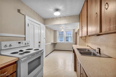 18416 Winslow Rd, Shaker Heights, OH 44122 - photo 7