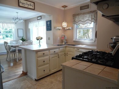 51 Sherwood Ave, Rensselaer, NY 12144 - photo 4