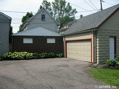 Parking Lot/Garage