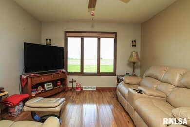 125 Crestwood Dr, Lincoln, IL 62656 - photo 5