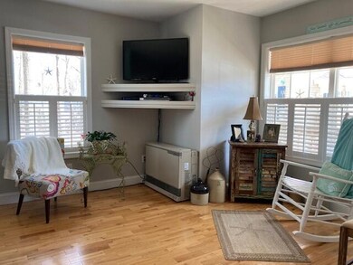 90 saco livingroom
