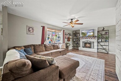 Living room w/fireplace
