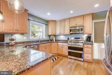 8420 Crown Place, Alexandria, VA 22308 - photo 5