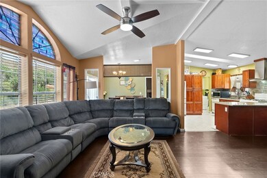 36200 Paradise Ranch Rd unit 1, Castaic, CA 91384 - photo 4