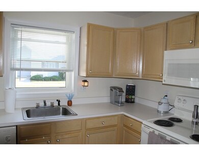 14 Collins St unit 14, Chicopee, MA 01022 - photo 2
