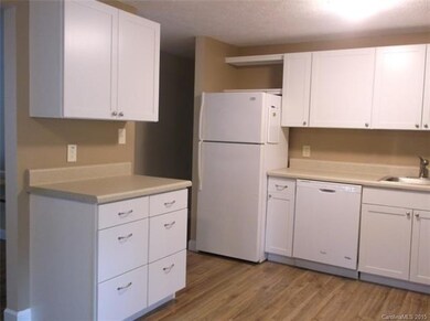 29 W Chapel Cir, Asheville, NC 28803 - photo 7