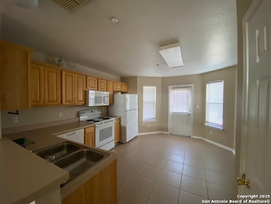 3109 Douglas Fir Dr unit 3113, New Braunfels, TX 78130 - photo 6