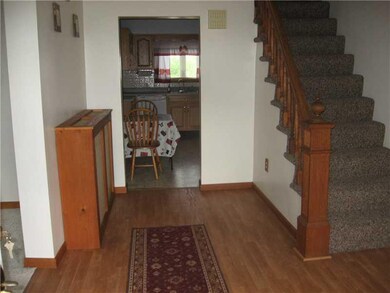 Entry/Foyer.