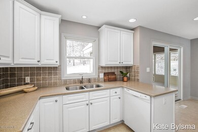 1532 Cloverly Ct NW, Grand Rapids, MI 49544 - photo 4