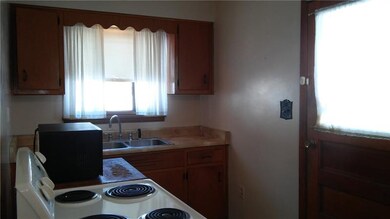 Kitchenette Has Access To The Big Back Yard!