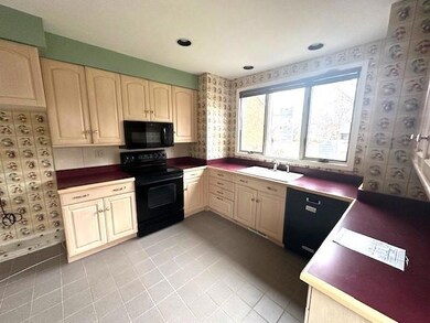 3900 Belden Ct NE, Cedar Rapids, IA 52402 - photo 5