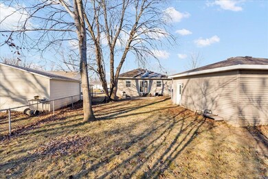 2302 Victory Dr, Cedar Falls, IA 50613 - photo 3