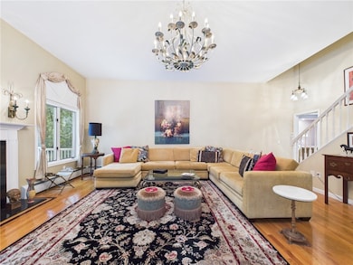 Elegant Living room with soaring ceilings
