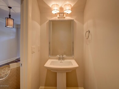 402 Newcastleton Drive-large-007-9-P1000