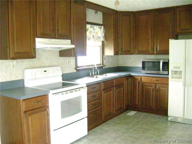 Eat-in kitchen