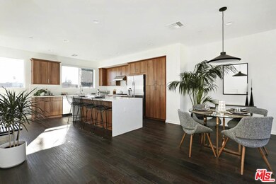 13137 W Lumina Way, Los Angeles, CA 91401 - photo 2