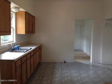 Kitchen Photo 2