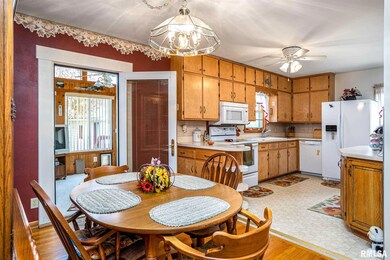 1724 W 36th St, Davenport, IA 52806 - photo 7