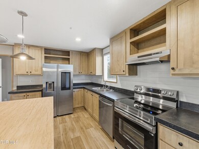 135 Gamble Ln, Lafollette, TN 37766 - photo 4