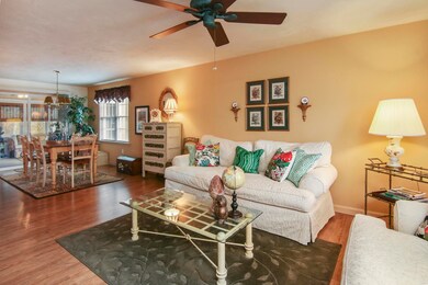002-photo-living-room-7928576