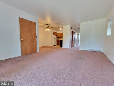 628 W Providence Rd unit 2, Aldan, PA 19018 - photo 2