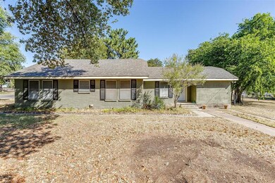 1308 Poindexter Ave, Cleburne, TX 76033 - photo 3