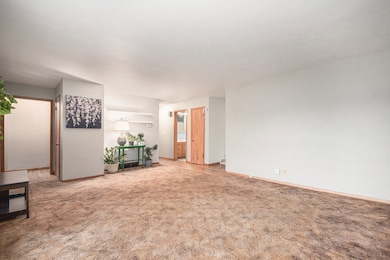 unlisted-address, Sycamore, IL 60178 - photo 5