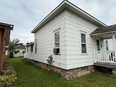 124 S B St, Cheboygan, MI 49721 - photo 2