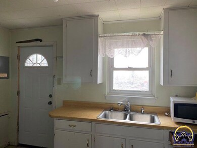 103 SW Sanneman Dr, Topeka, KS 66609 - photo 7