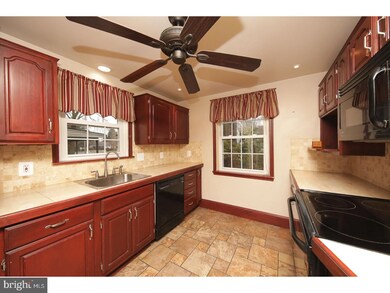 305 Greenwood Rd, Lansdale, PA 19446 - photo 3