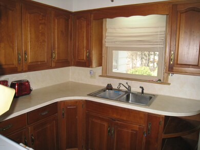 1927 Diamond Ave NE, Grand Rapids, MI 49505 - photo 4