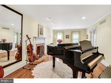 310 Lynne Ave, Reading, PA 19610 - photo 5