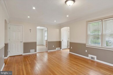 230 Forrest Ave, Folsom, PA 19033 - photo 4