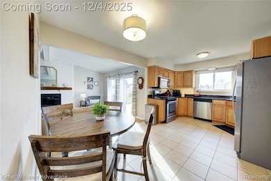 44273 Richmond Ct, Canton, MI 48187 - photo 2