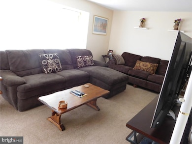 16 Tekening Way, Trenton, NJ 08690 - photo 2