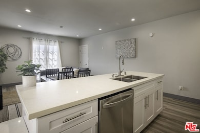 1559 1/2 S Harvard Blvd, Los Angeles, CA 90006 - photo 3