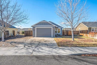 2527 NE 5th St, Redmond, OR 97756 - photo 2