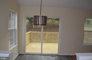 1610 Shady Glen Dr, District Heights, MD 20747 - photo 4