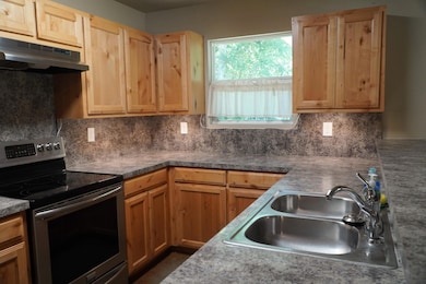 709 N Pendell Ave, Cleburne, TX 76033 - photo 5