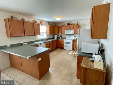 1531 Foresman Dr unit 129, Pottstown, PA 19464 - photo 5