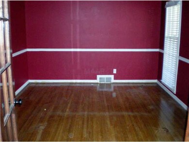 LIVING ROOM W/HARDWOOD FLOORS