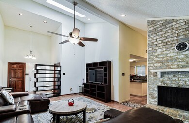 312 Colonial Dr, Friendswood, TX 77546 - photo 3