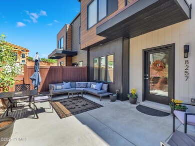 09-8257 N Sandalwood Ln-9