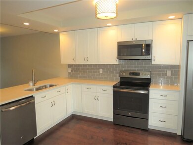 3173 Sycamore Dr, Columbus, IN 47203 - photo 3