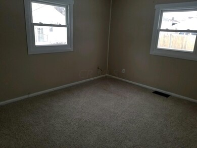 440 Rosedale bed 1