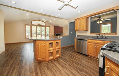 205 Island View Dr, Waverly, IA 50677 - photo 3