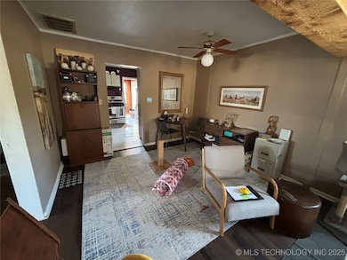 1722 N 3rd St, Enid, OK 73701 - photo 4