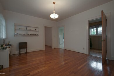 213 N Division St, Marshall, MI 49068 - photo 4