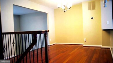 11928 Travistock Ct, Reston, VA 20191 - photo 2